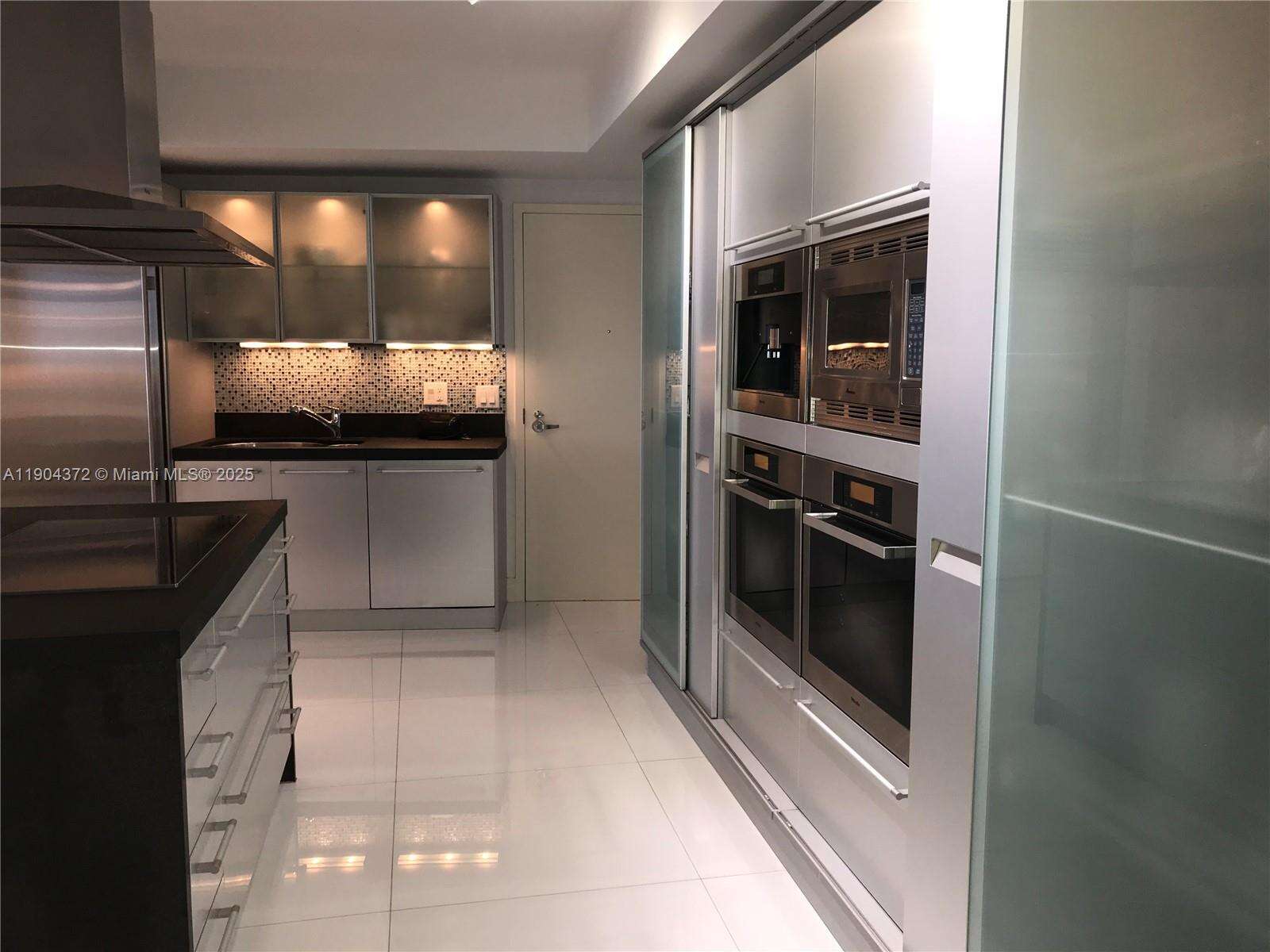 TRUMP ROYALE - 18201 Collins Ave, Sunny Isles Beach, FL 33160 | Picture 8