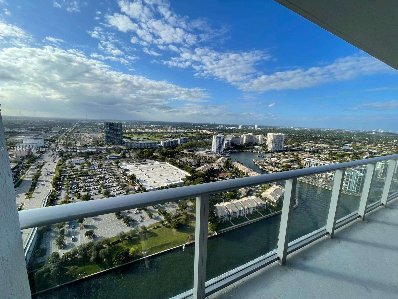 Hyde Beach House at 4010 Ocean Dr, Hollywood, FL 33019 - For Sale photo 3