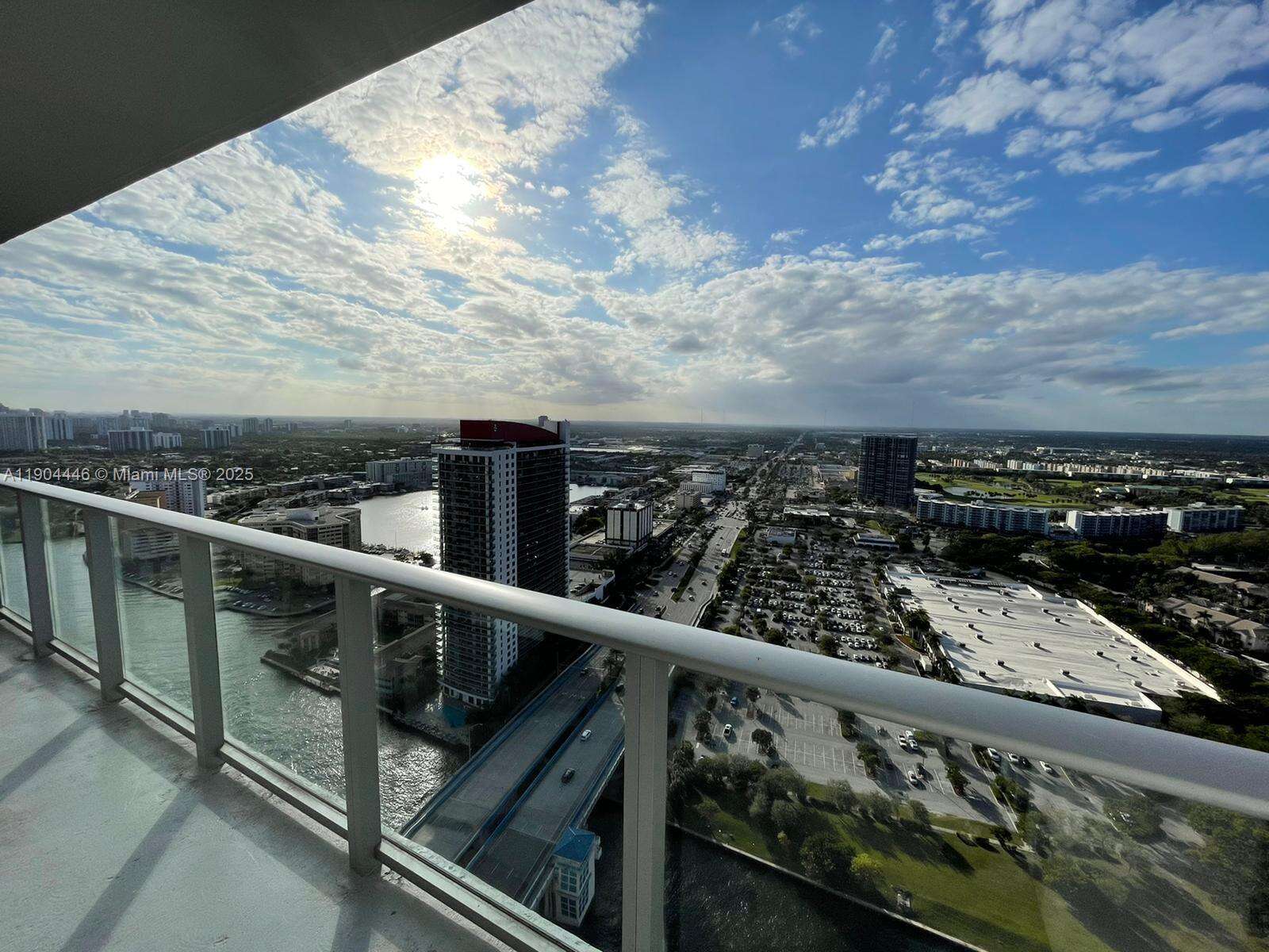Hyde Beach House at 4010 Ocean Dr, Hollywood, FL 33019 - For Sale photo 5