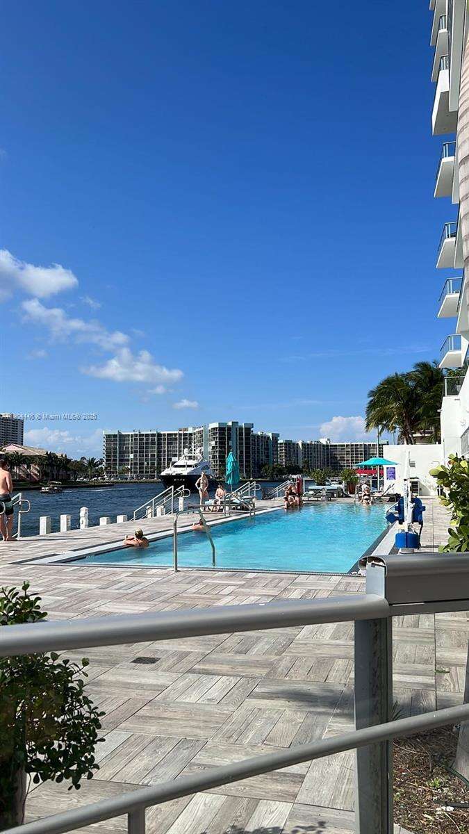 Hyde Beach House at 4010 Ocean Dr, Hollywood, FL 33019 - For Sale photo 7