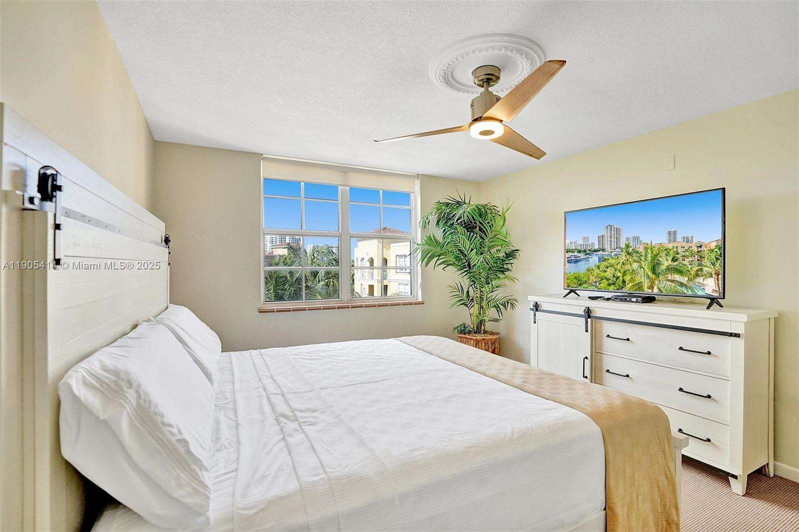 The Yacht Club At Aventura at 19877 Country Club Dr, Aventura, FL 33180 - For Sale photo 21