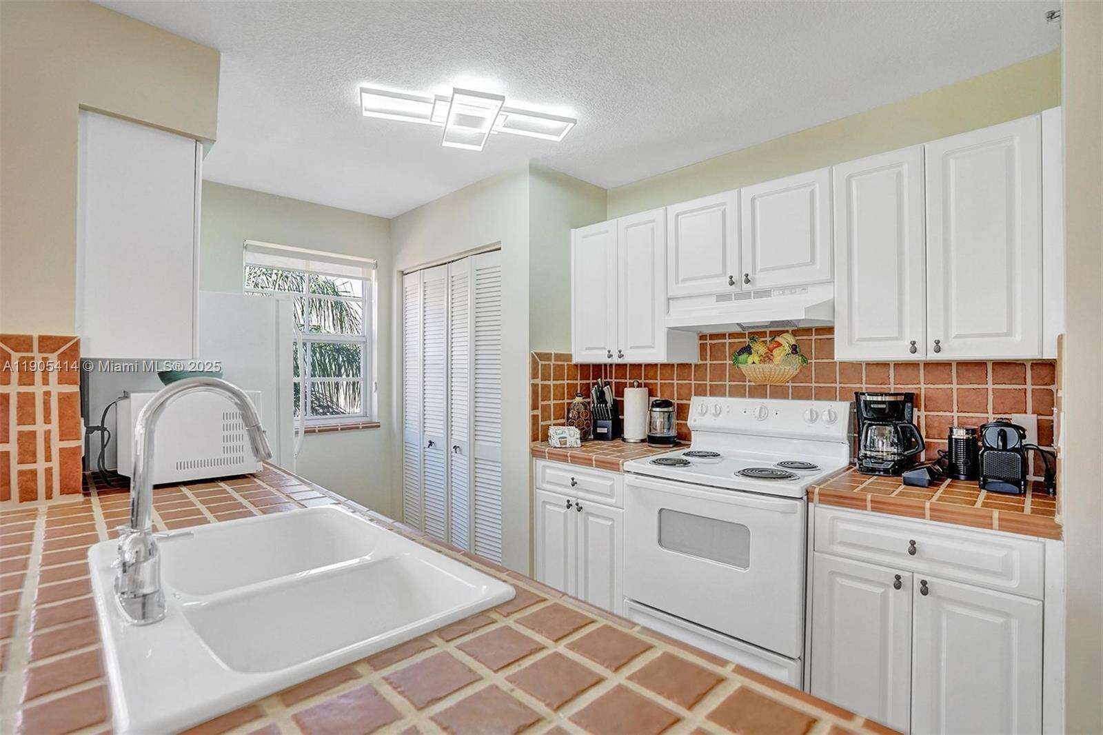The Yacht Club At Aventura at 19877 Country Club Dr, Aventura, FL 33180 - For Sale photo 6