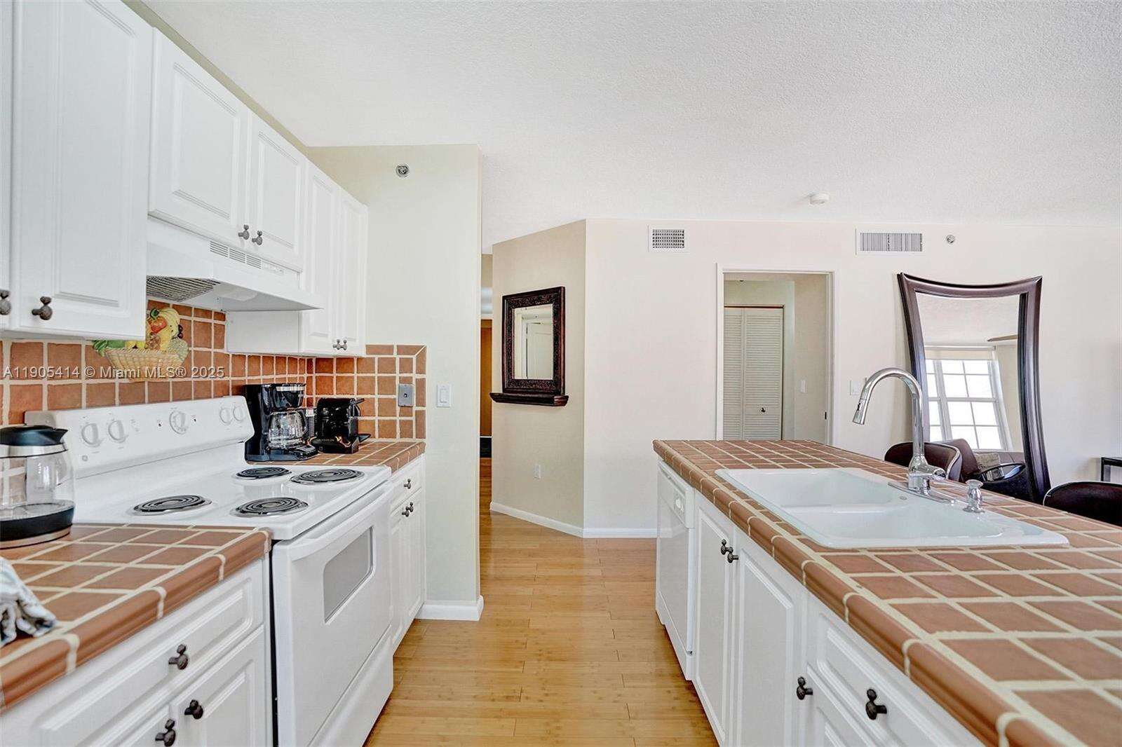 The Yacht Club At Aventura at 19877 Country Club Dr, Aventura, FL 33180 - For Sale photo 10