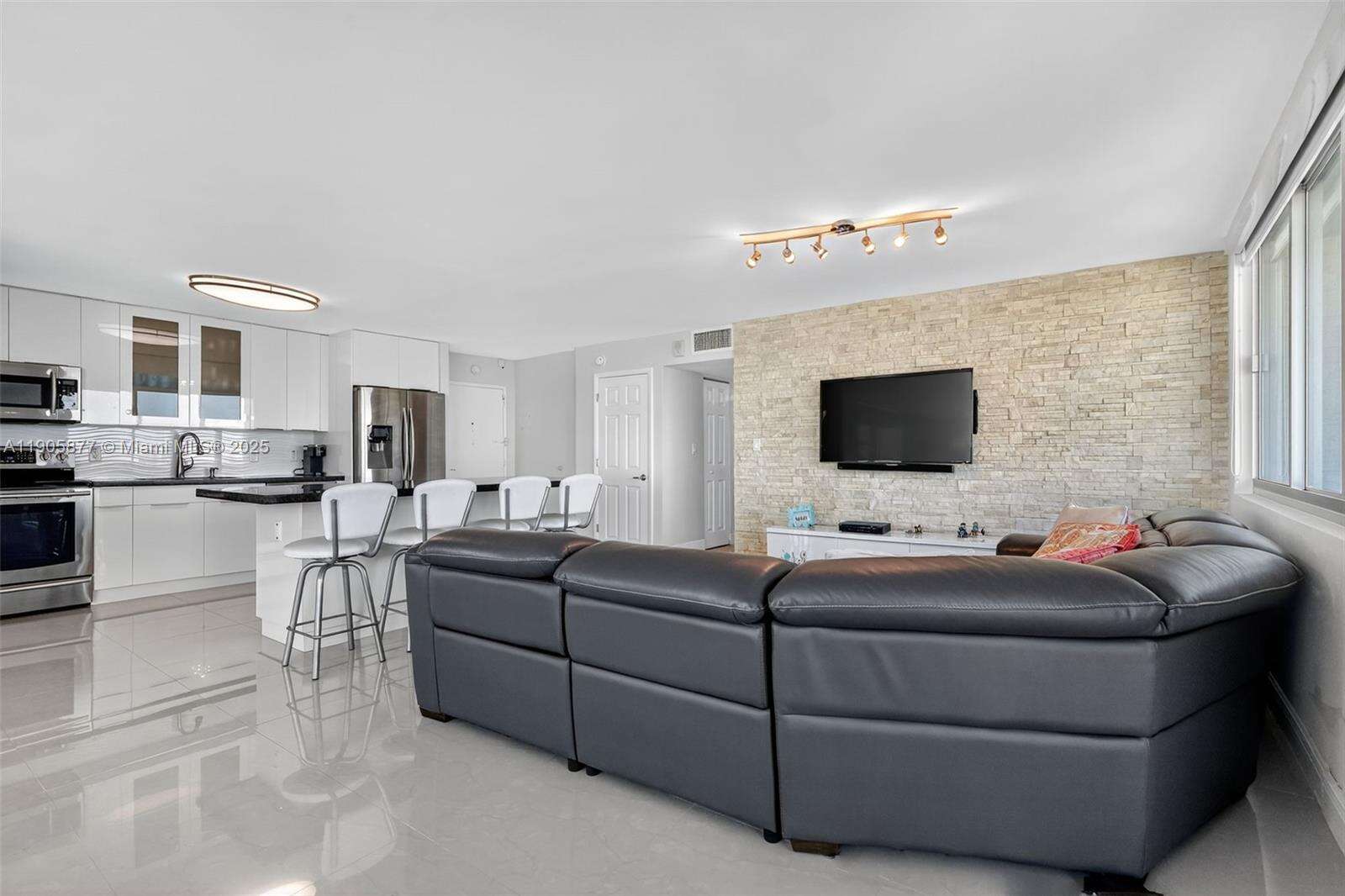 Burleigh House at 7135 Collins Ave, Miami Beach, FL 33141 - For Sale photo 15