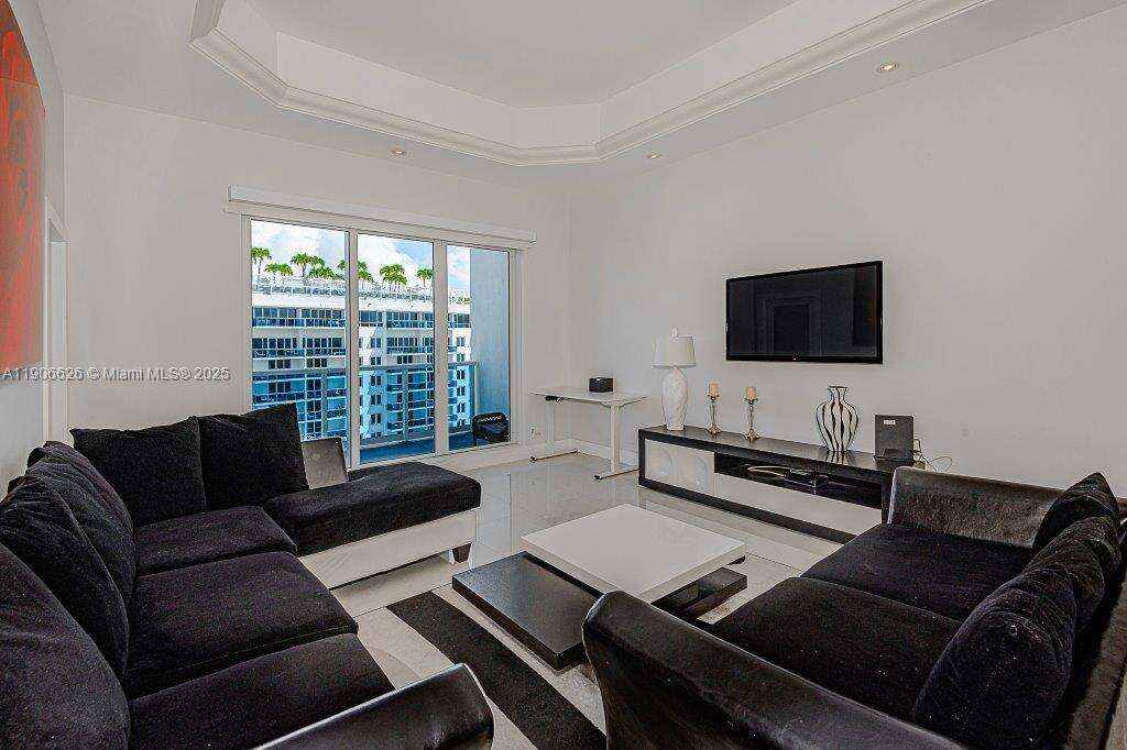 RONEY PALACE - 2301 Collins Ave, Miami Beach, FL 33139 | Picture 7