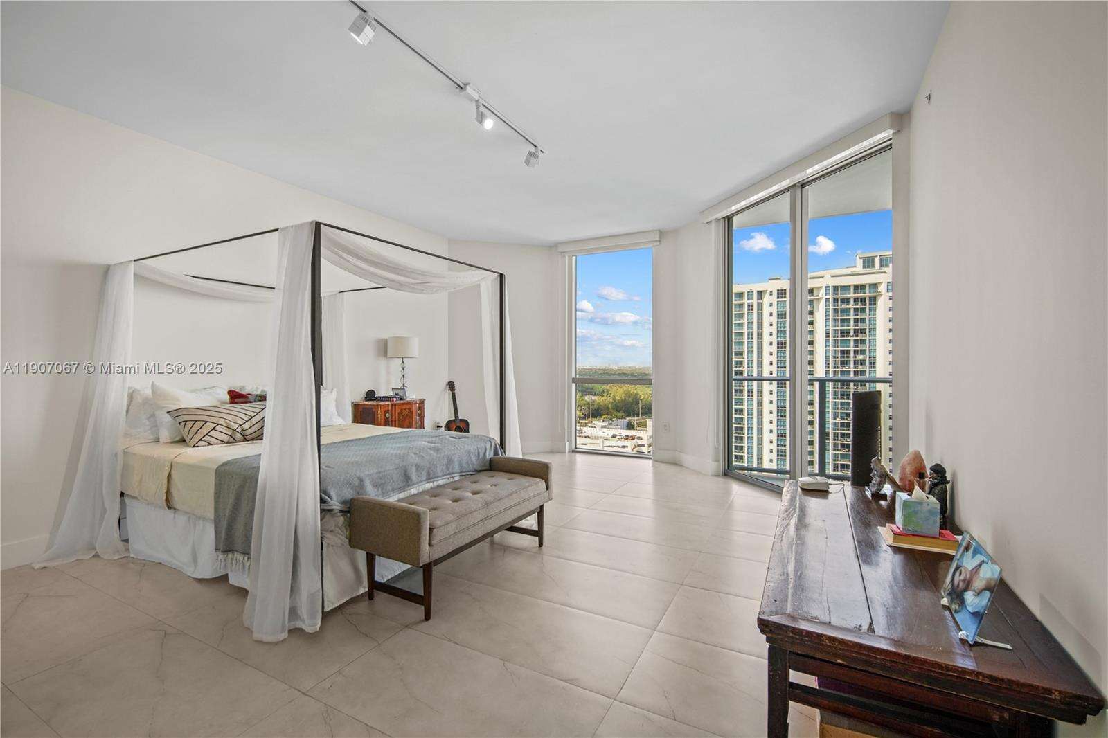 MARINA PALMS RESIDENCES SOUTH - 17111 Biscayne Blvd, North Miami Beach, FL 33160 | Picture 15