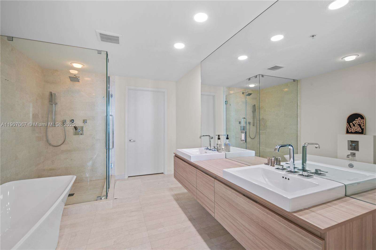 MARINA PALMS RESIDENCES SOUTH - 17111 Biscayne Blvd, North Miami Beach, FL 33160 | Picture 24