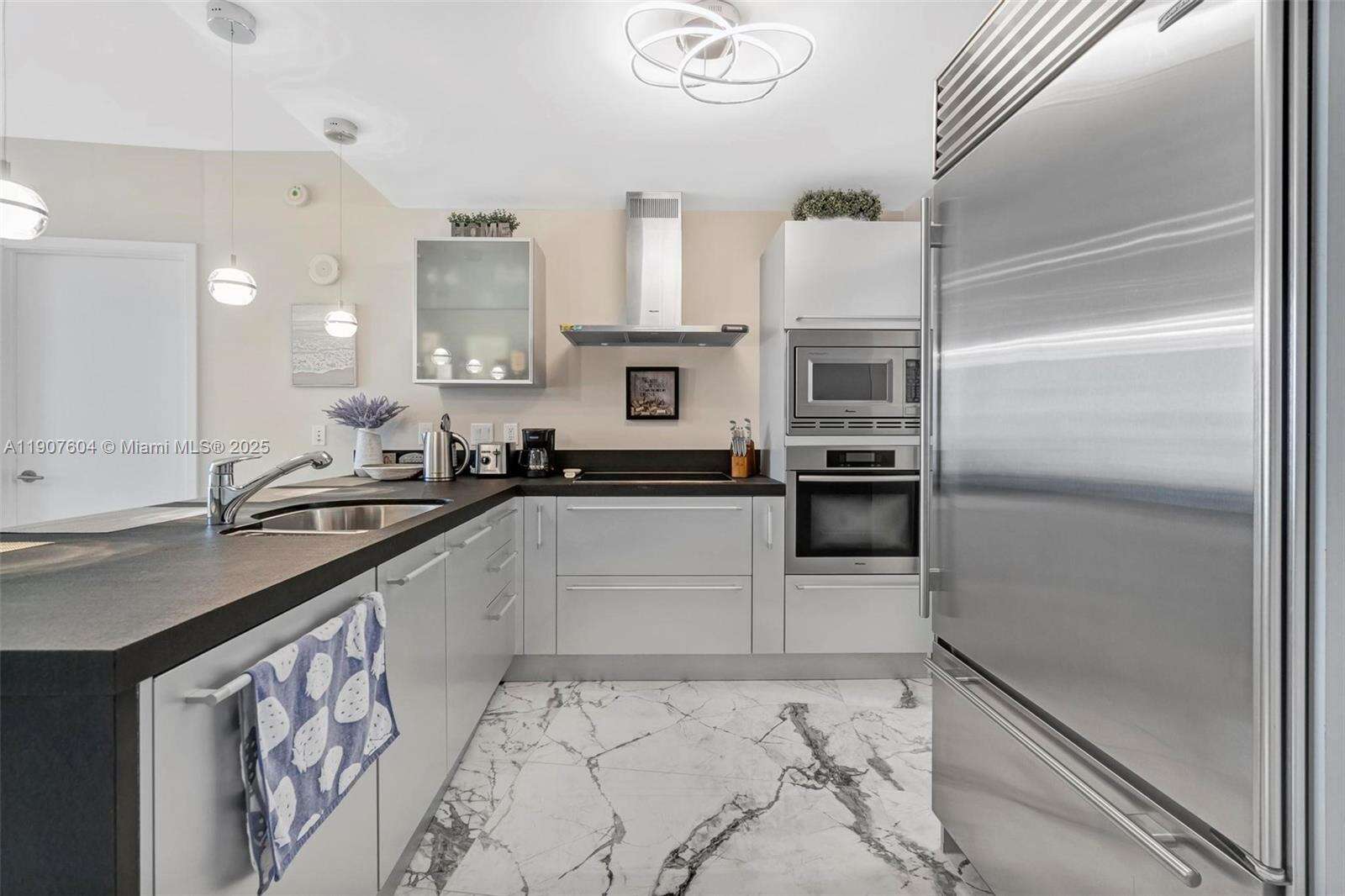 Trump Royale at 18201 Collins Ave, Sunny Isles Beach, FL 33160 - For Sale photo 3