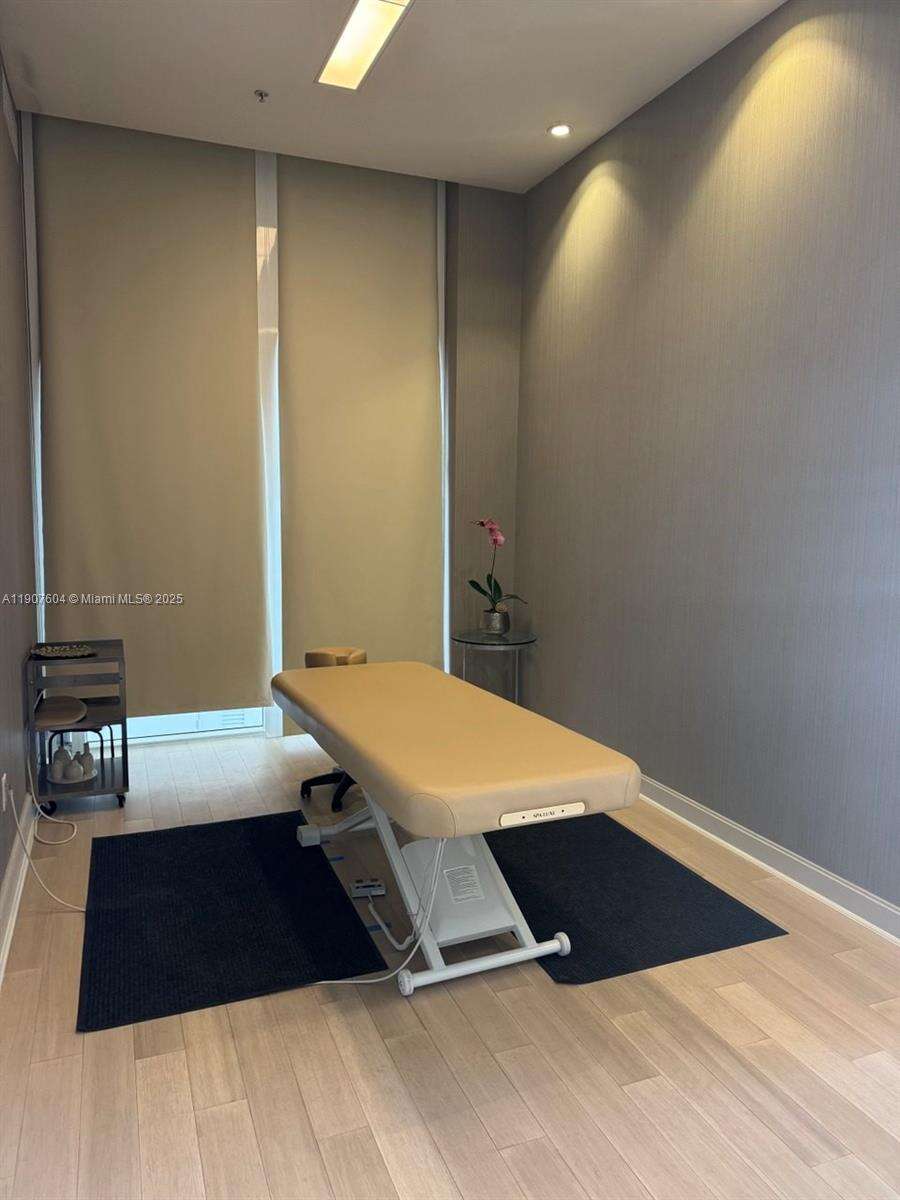 Trump Royale at 18201 Collins Ave, Sunny Isles Beach, FL 33160 - For Sale photo 24