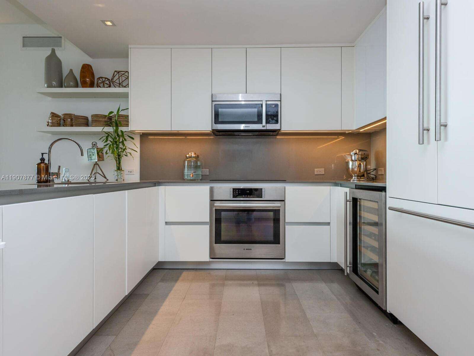 REACH - 68 6 St, Miami, FL 33131 | Picture 4