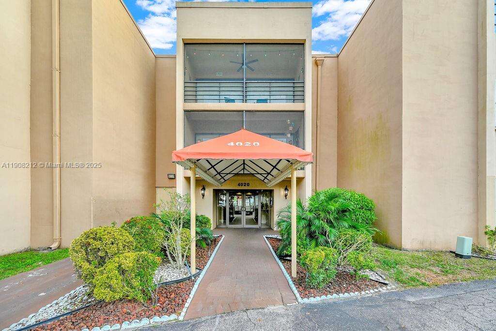 Emerald Hills C C Apts Condos for Sale & Rent | Picture 1