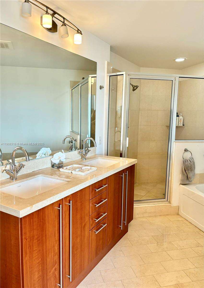 Axis On Brickell at 79 12th St, Miami, FL 33130 - For Sale photo 9