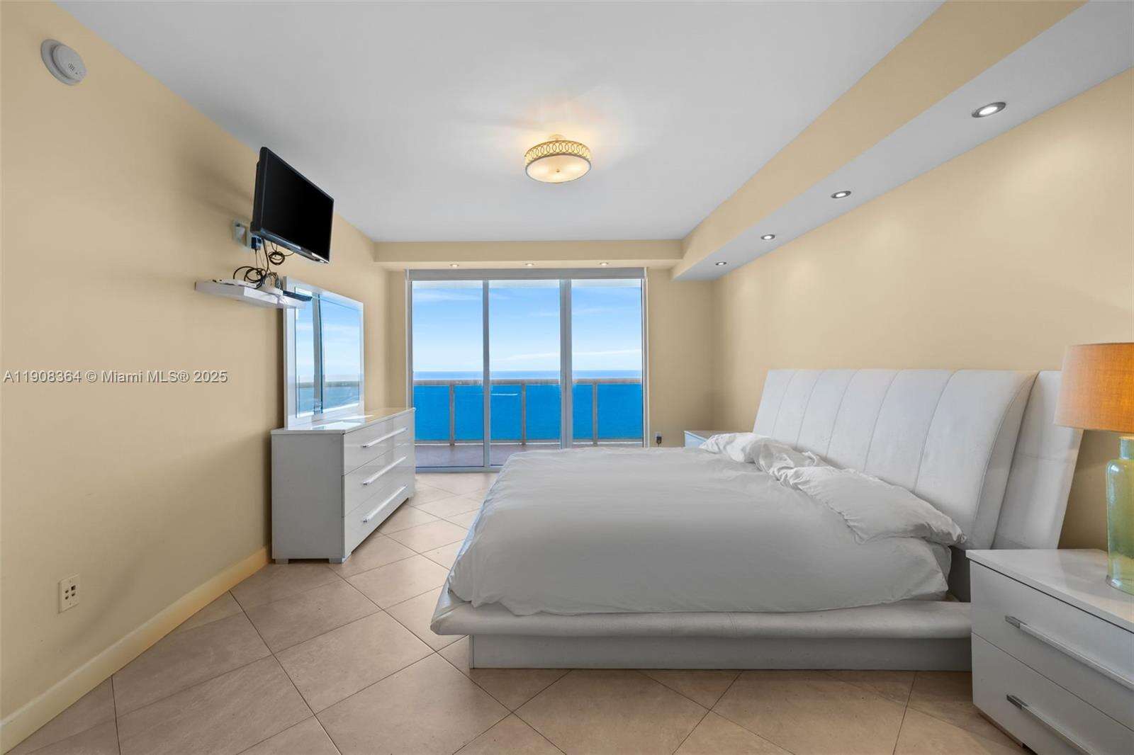 BEACH CLUB THREE - 1800 Ocean Dr, Hallandale Beach, FL 33009 | Picture 11