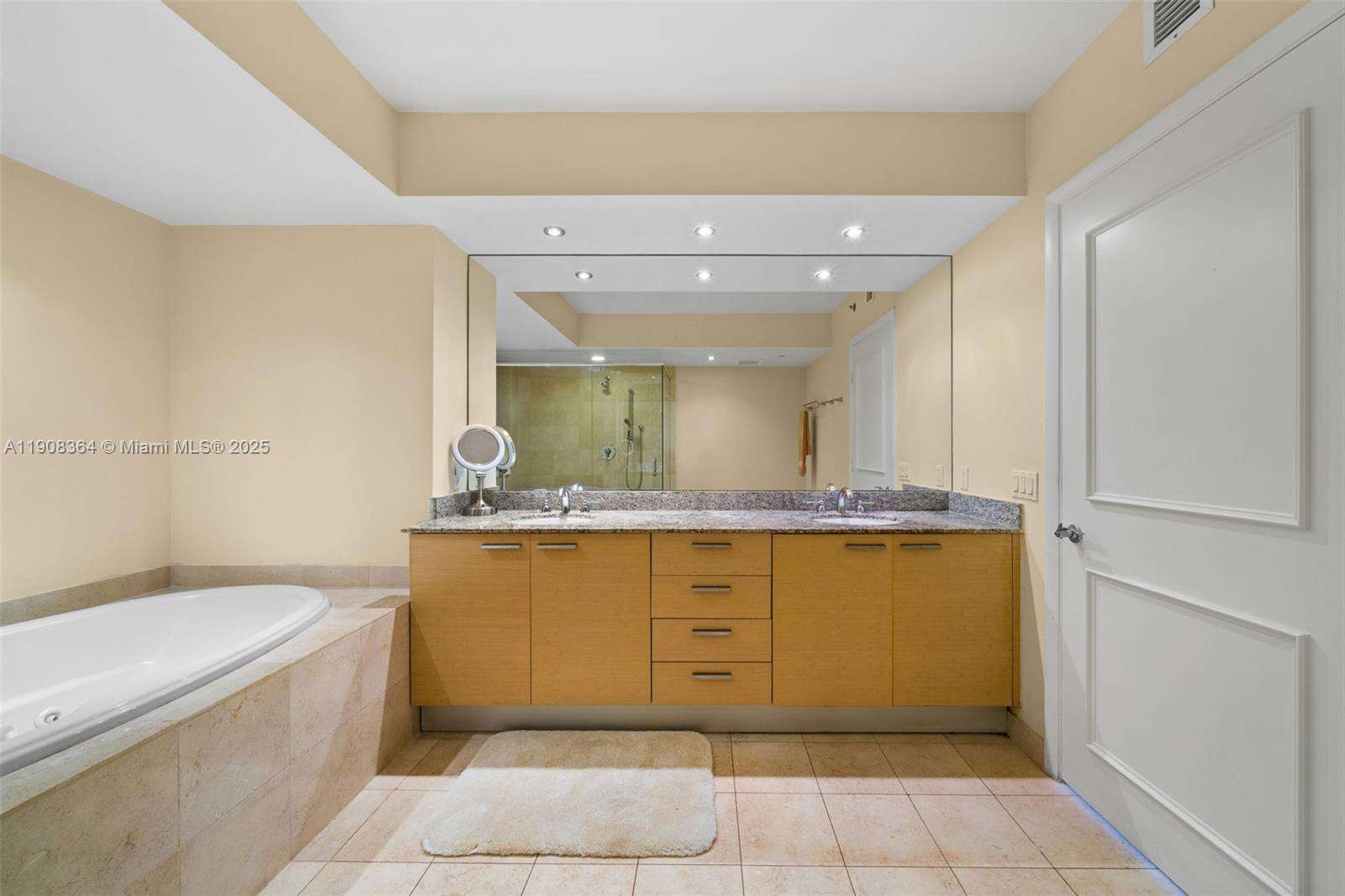 BEACH CLUB THREE - 1800 Ocean Dr, Hallandale Beach, FL 33009 | Picture 14