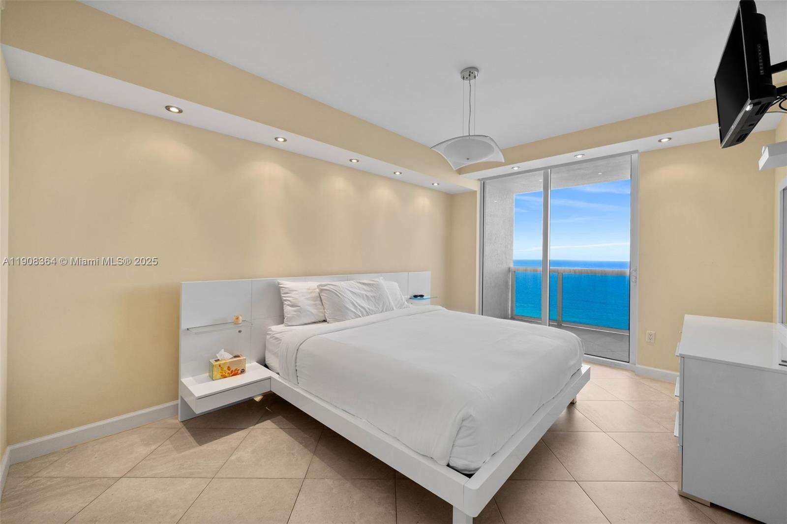 BEACH CLUB THREE - 1800 Ocean Dr, Hallandale Beach, FL 33009 | Picture 17