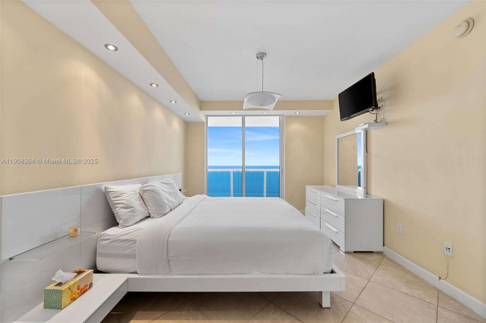 BEACH CLUB THREE - 1800 Ocean Dr, Hallandale Beach, FL 33009 | Picture 19