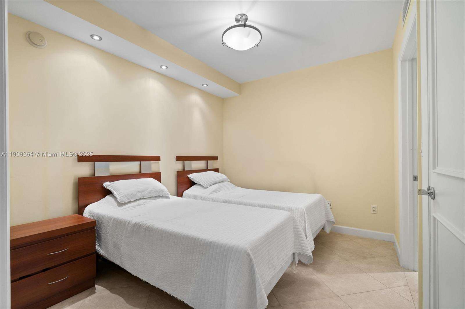 BEACH CLUB THREE - 1800 Ocean Dr, Hallandale Beach, FL 33009 | Picture 22