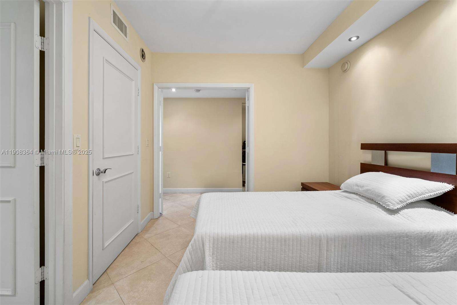 BEACH CLUB THREE - 1800 Ocean Dr, Hallandale Beach, FL 33009 | Picture 23