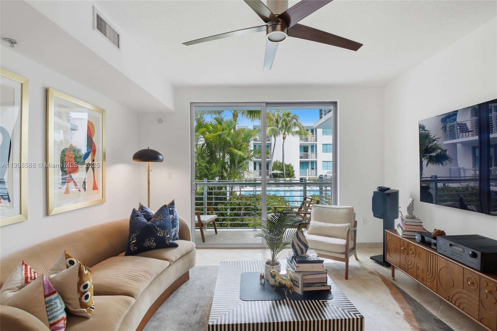 Cosmopolitan at 110 Washington Ave, Miami Beach, FL 33139 - For Sale photo 2
