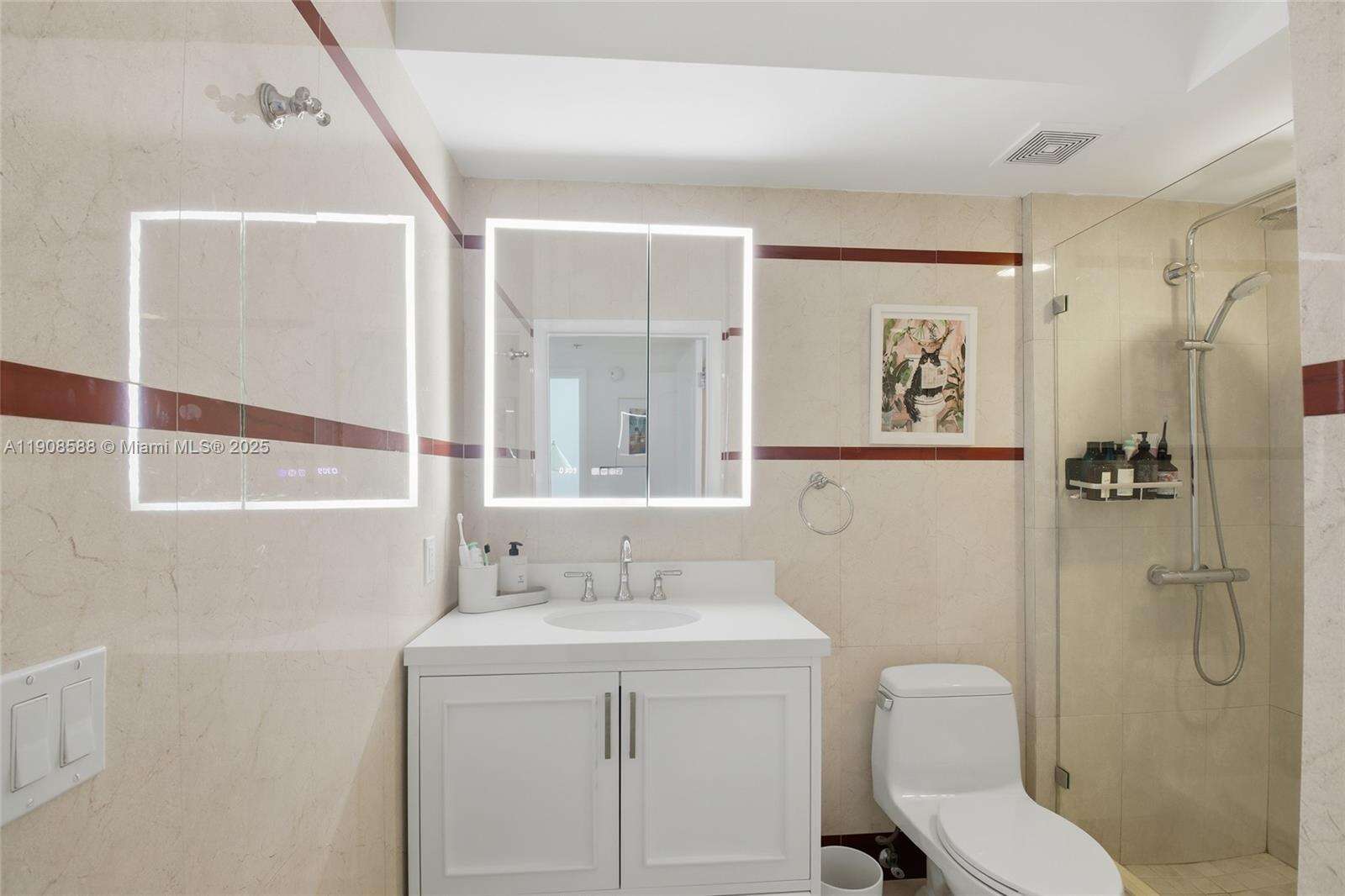 Cosmopolitan at 110 Washington Ave, Miami Beach, FL 33139 - For Sale photo 15