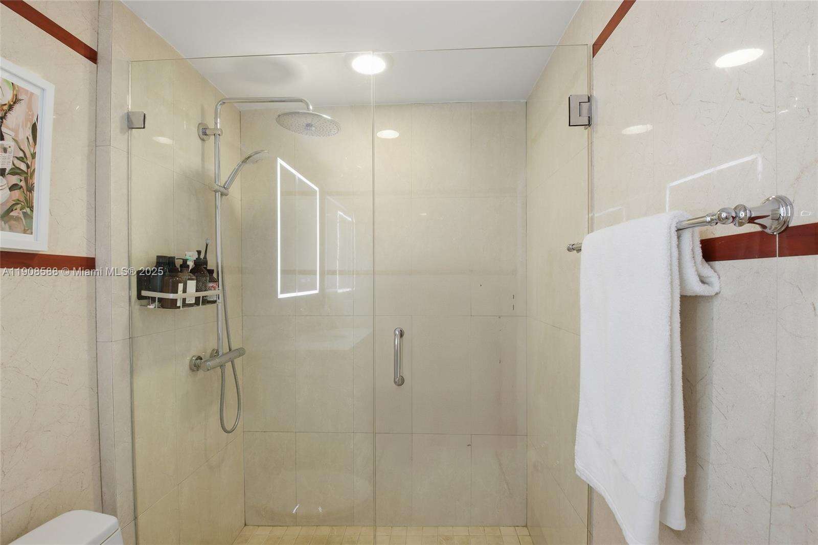 Cosmopolitan at 110 Washington Ave, Miami Beach, FL 33139 - For Sale photo 16