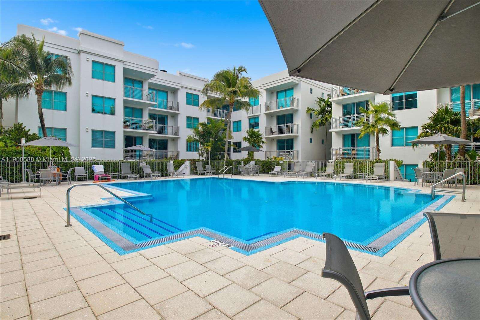 Cosmopolitan at 110 Washington Ave, Miami Beach, FL 33139 - For Sale photo 19