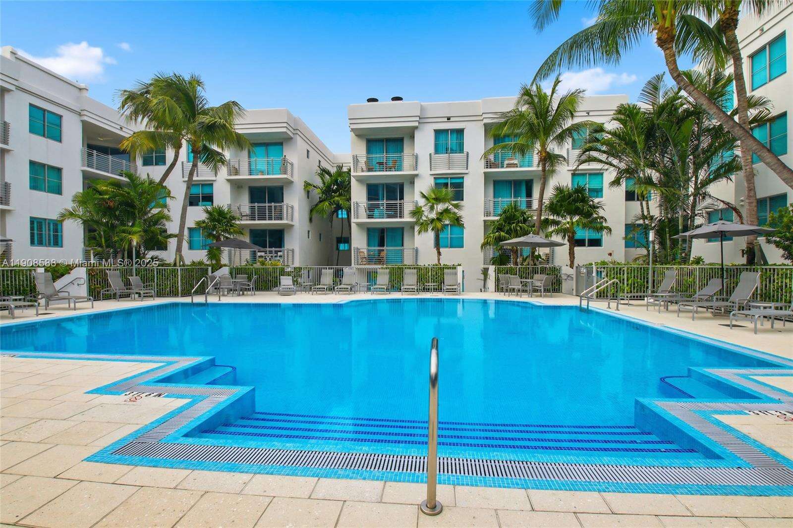 Cosmopolitan at 110 Washington Ave, Miami Beach, FL 33139 - For Sale photo 21
