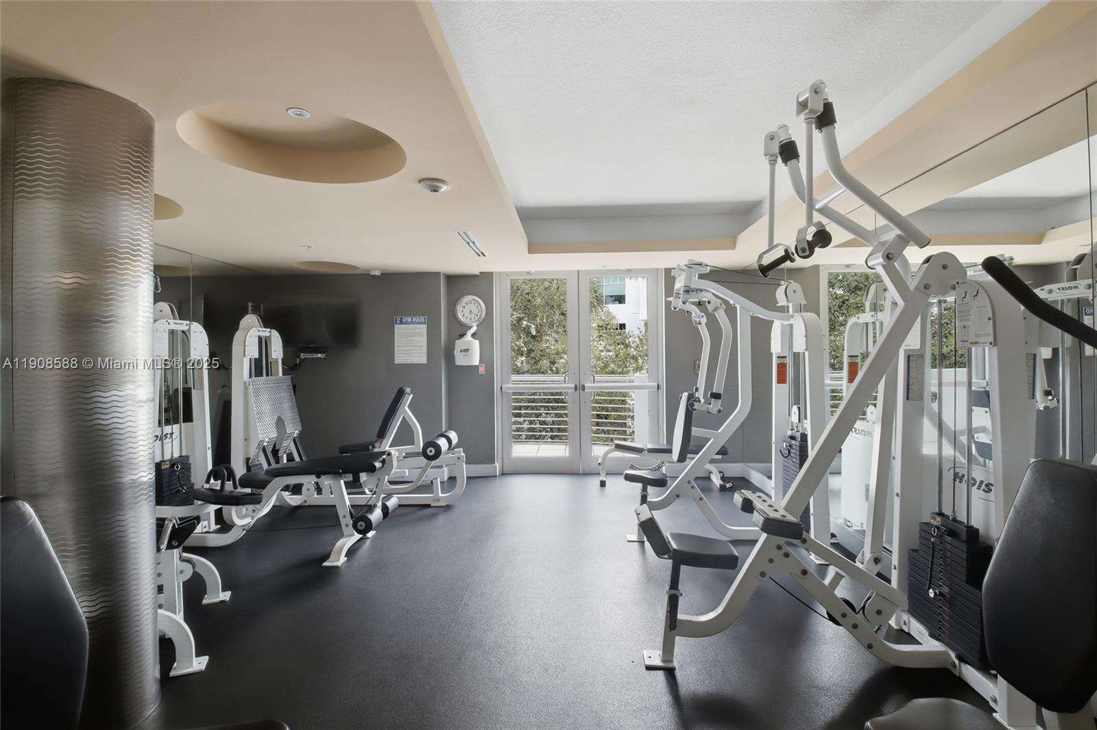 Cosmopolitan at 110 Washington Ave, Miami Beach, FL 33139 - For Sale photo 23