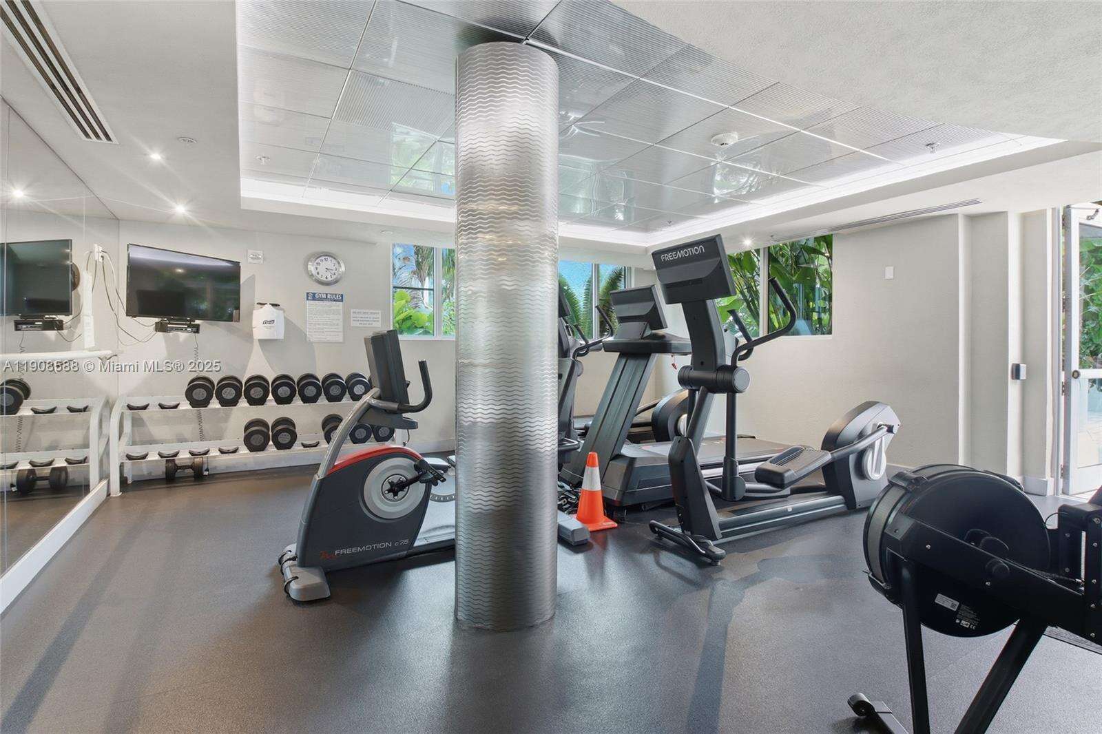 Cosmopolitan at 110 Washington Ave, Miami Beach, FL 33139 - For Sale photo 24