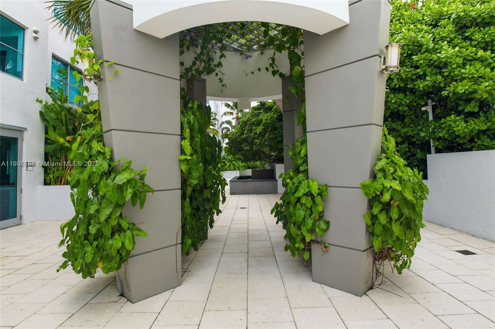 Cosmopolitan at 110 Washington Ave, Miami Beach, FL 33139 - For Sale photo 28