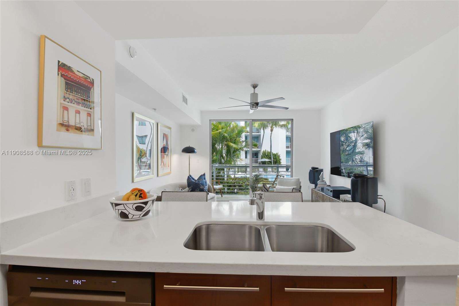 Cosmopolitan at 110 Washington Ave, Miami Beach, FL 33139 - For Sale photo 6