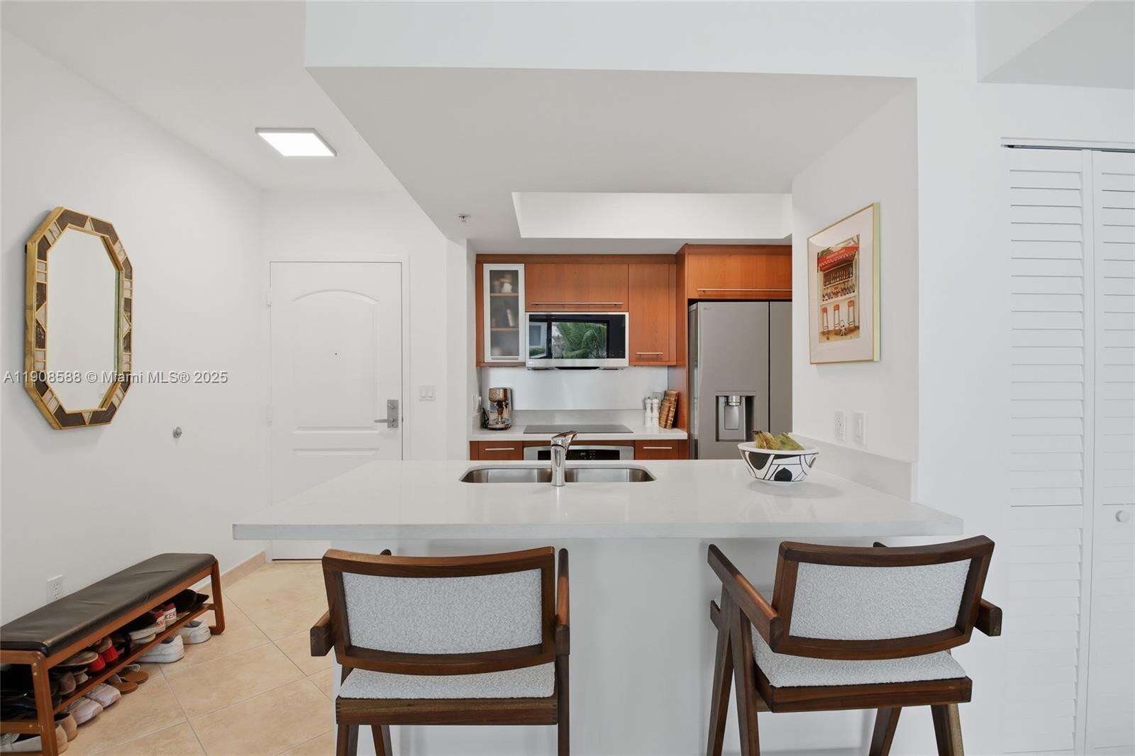 Cosmopolitan at 110 Washington Ave, Miami Beach, FL 33139 - For Sale photo 9