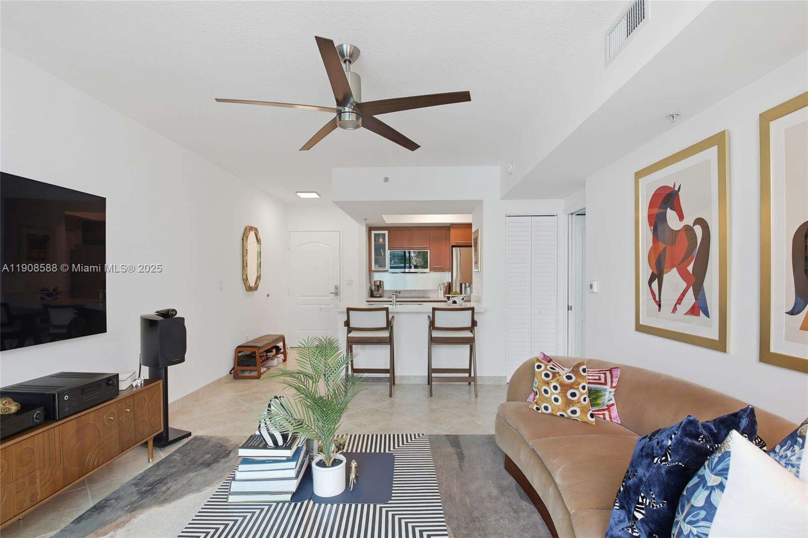 Cosmopolitan at 110 Washington Ave, Miami Beach, FL 33139 - For Sale photo 10
