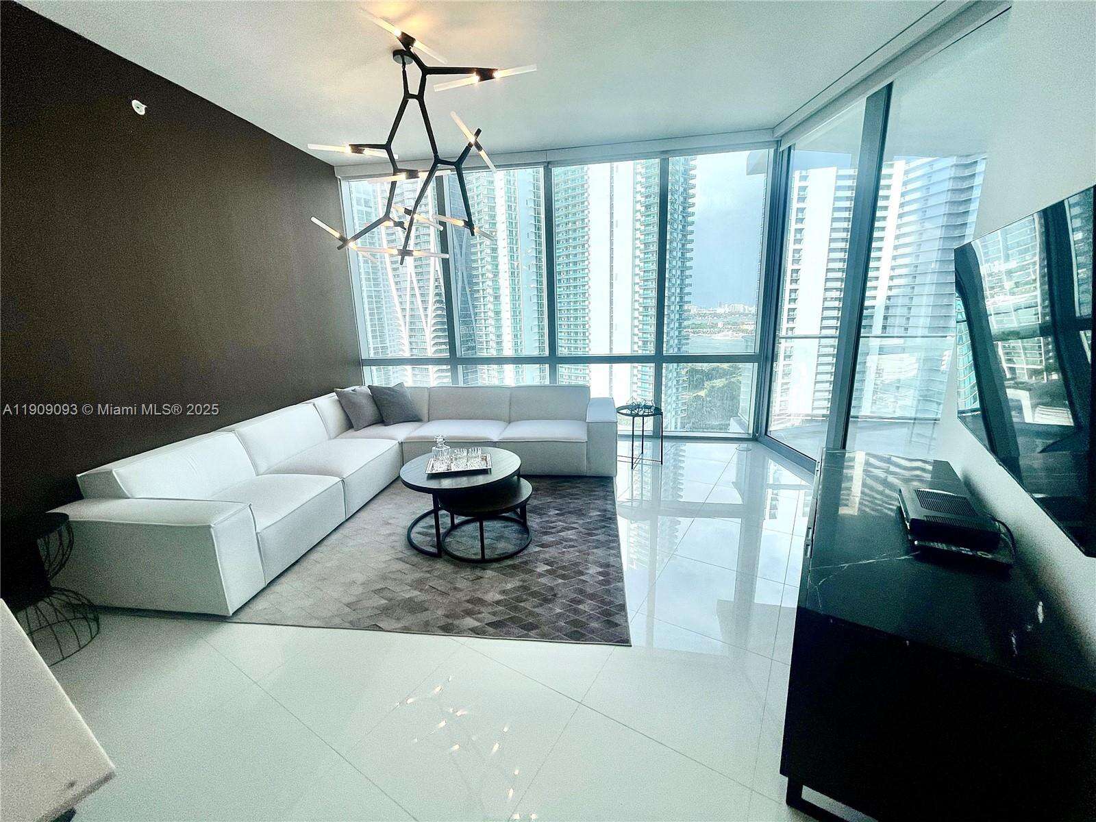 PARAMOUNT MIAMI WORLDCENTER - 851 1 Ave, Miami, FL 33132 | Picture 3
