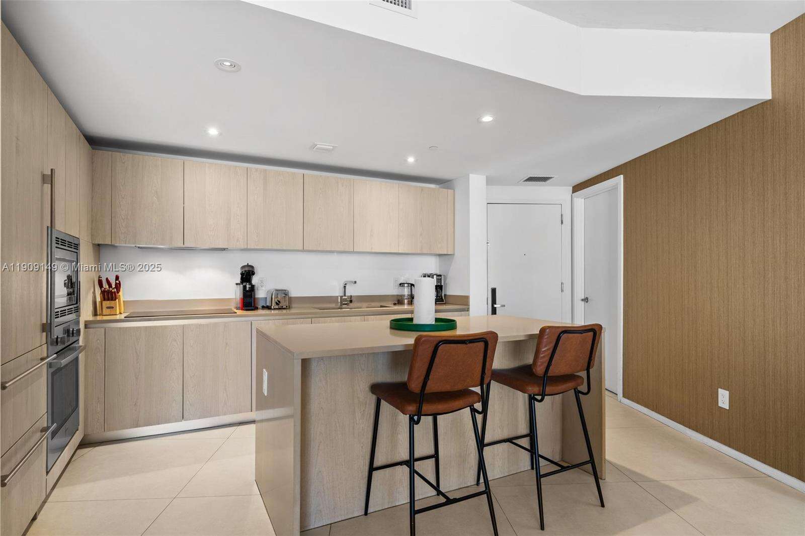 Hyde Resort at 4111 Ocean Dr, Hollywood, FL 33019 - For Sale photo 3