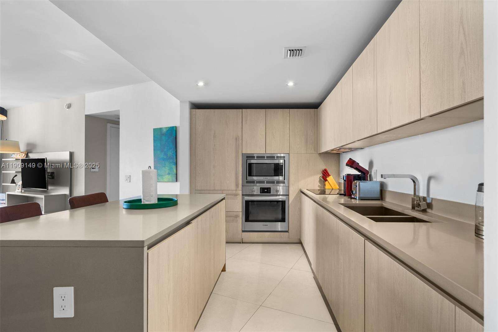 Hyde Resort at 4111 Ocean Dr, Hollywood, FL 33019 - For Sale photo 4
