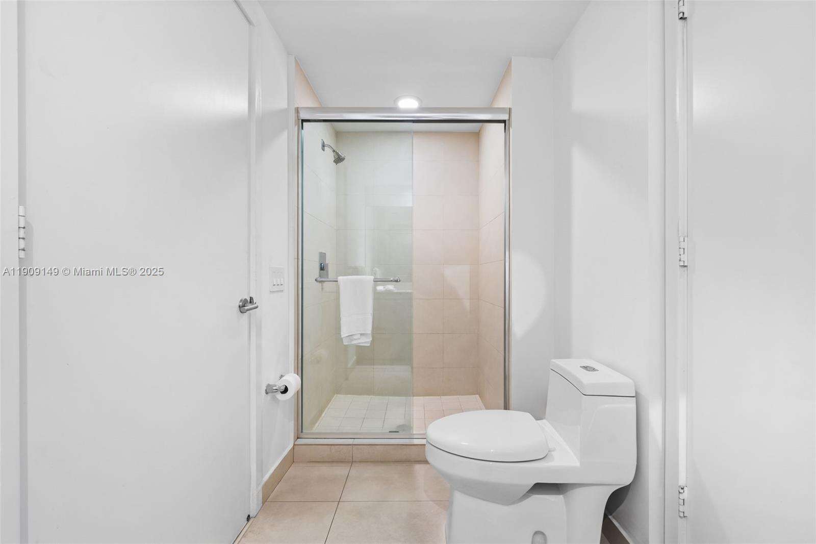 Hyde Resort at 4111 Ocean Dr, Hollywood, FL 33019 - For Sale photo 8