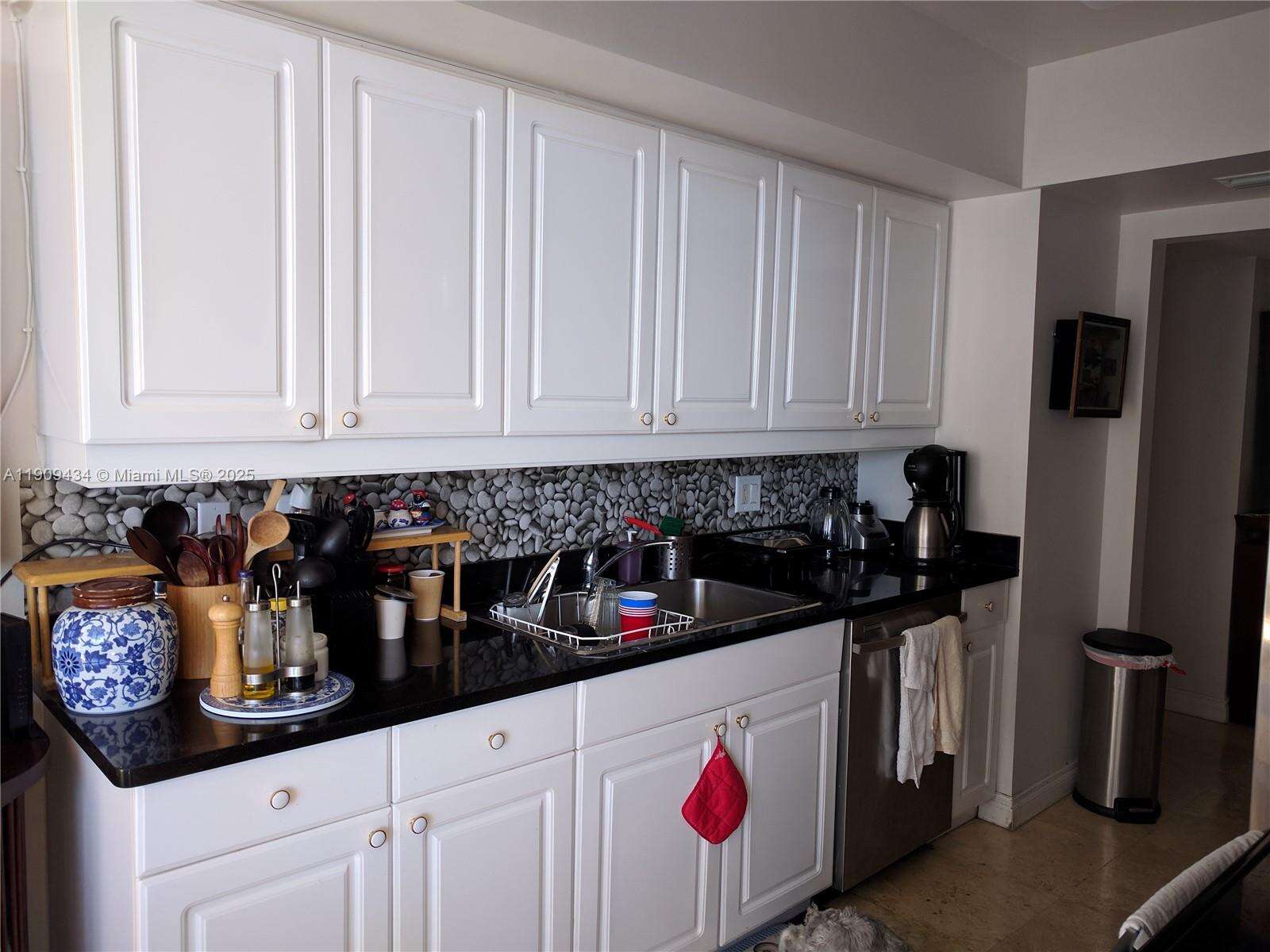 South Tower At The Point at 21055 Yacht Club Dr, Aventura, FL 33180 - For Sale photo 11