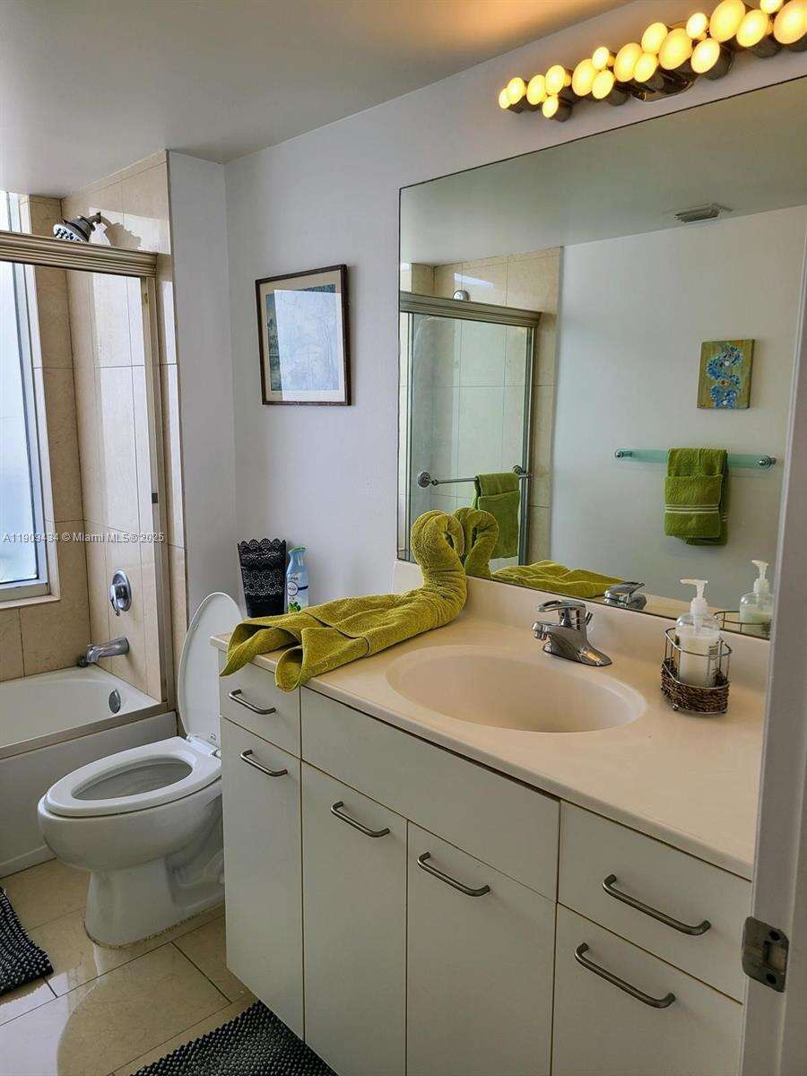 South Tower At The Point at 21055 Yacht Club Dr, Aventura, FL 33180 - For Sale photo 10