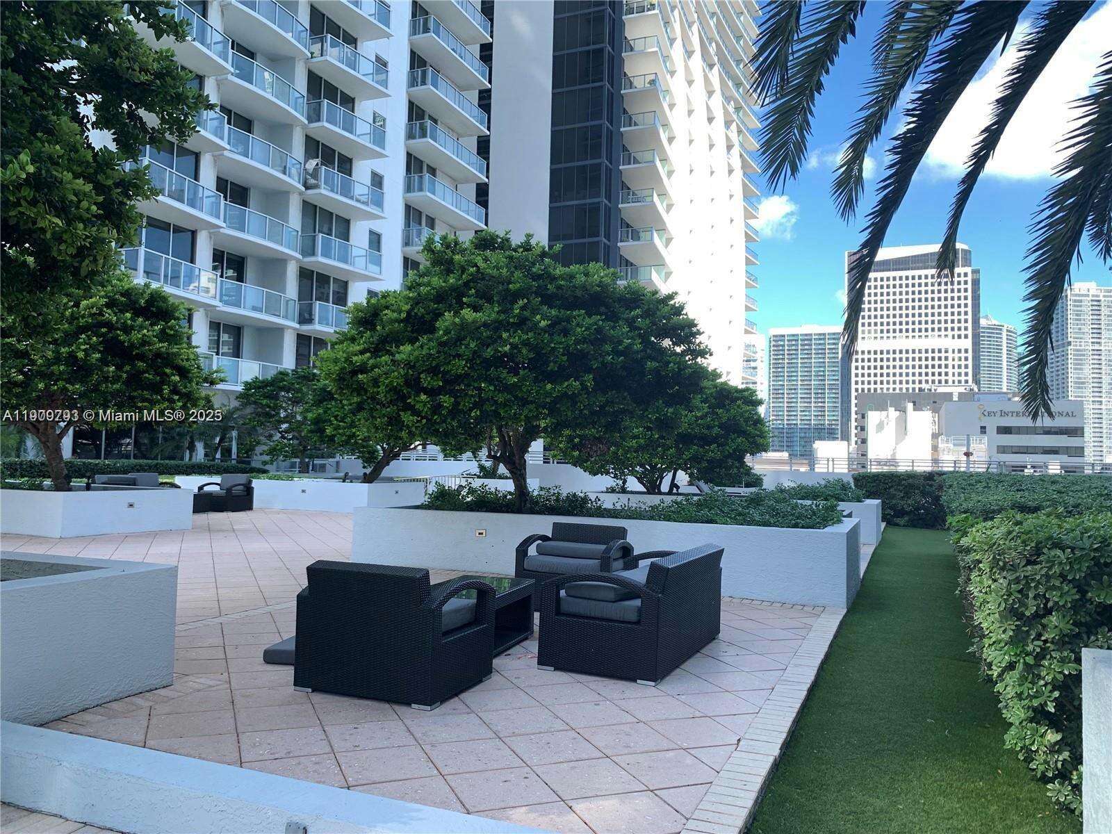 1060 Brickell at 1060 Brickell Ave, Miami, FL 33131 - For Sale photo 2