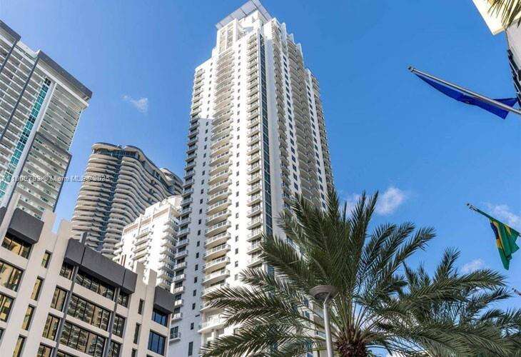 1060 Brickell at 1060 Brickell Ave, Miami, FL 33131 - For Sale photo 8