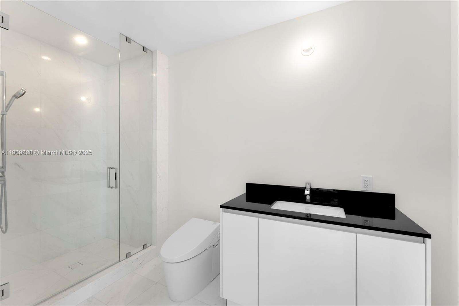 18555 COLLINS AVENUE - 18555 Collins Ave, Sunny Isles Beach, FL 33160 | Picture 39