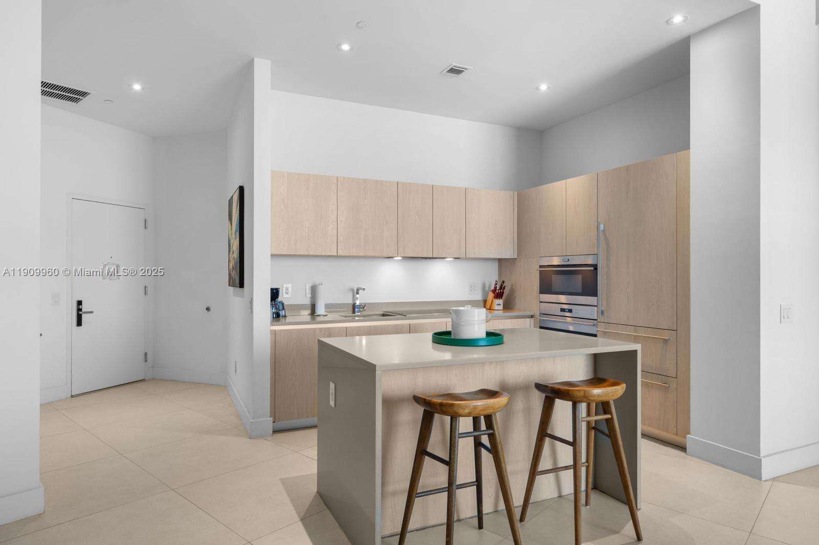 Hyde Resort at 4111 Ocean Dr, Hollywood, FL 33019 - For Sale photo 4