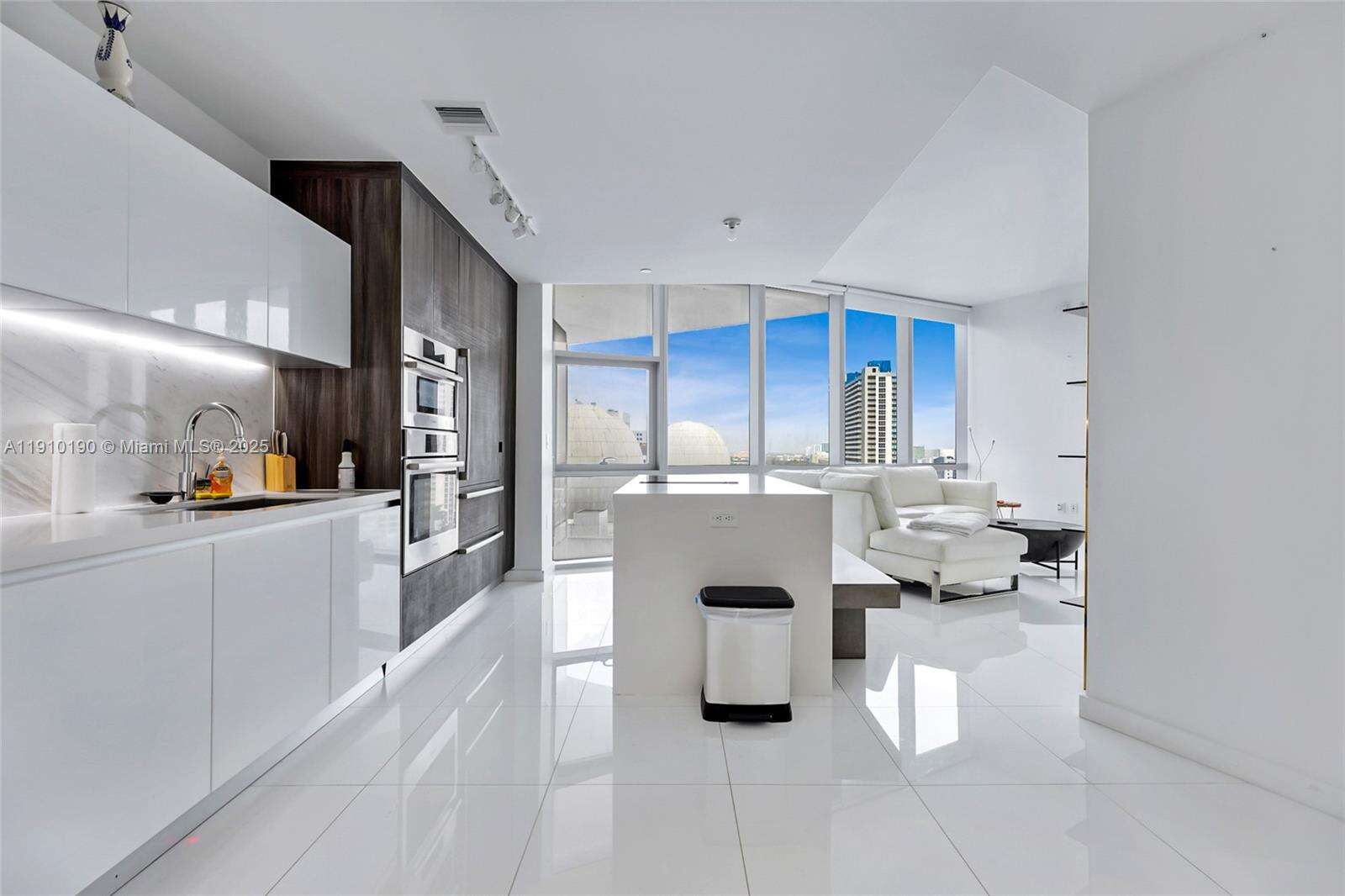 Paramount Miami Worldcenter at 851 1 Ave, Miami, FL 33132 - For Sale photo 1
