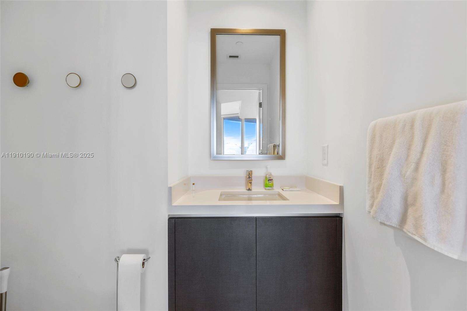 Paramount Miami Worldcenter at 851 1 Ave, Miami, FL 33132 - For Sale photo 11