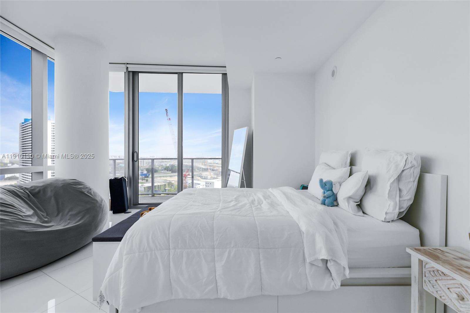 Paramount Miami Worldcenter at 851 1 Ave, Miami, FL 33132 - For Sale photo 14
