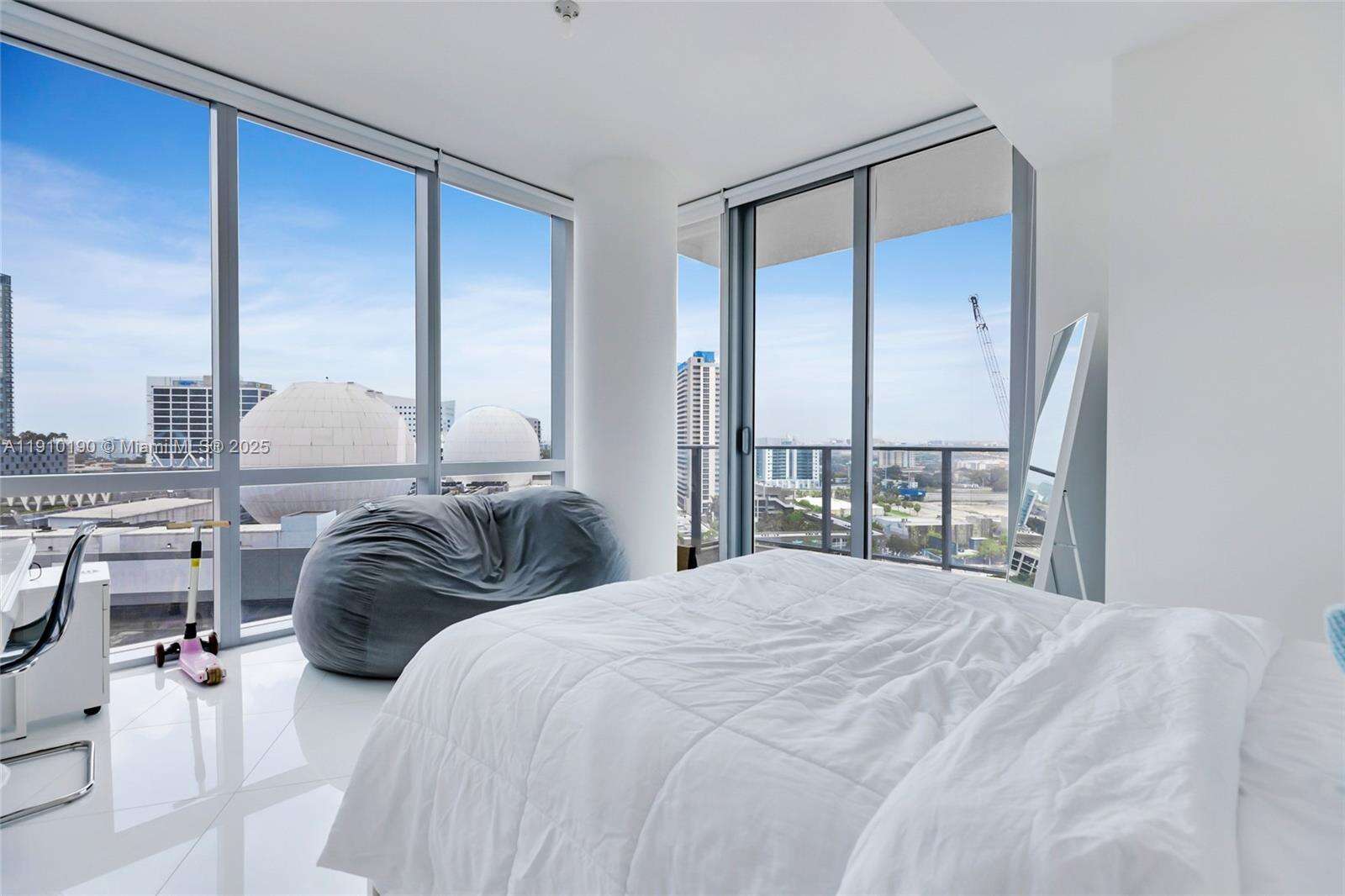 Paramount Miami Worldcenter at 851 1 Ave, Miami, FL 33132 - For Sale photo 15
