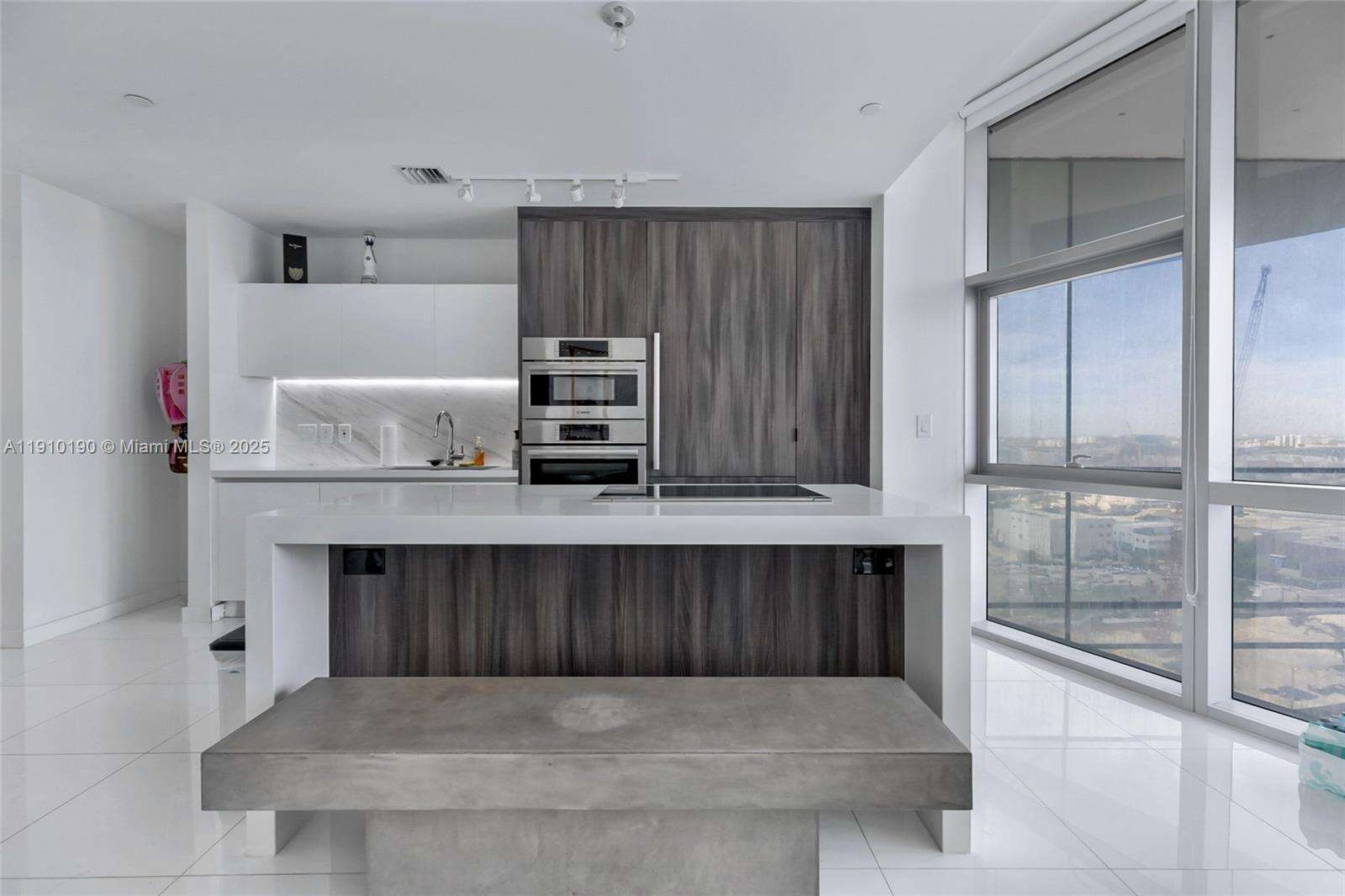 Paramount Miami Worldcenter at 851 1 Ave, Miami, FL 33132 - For Sale photo 3