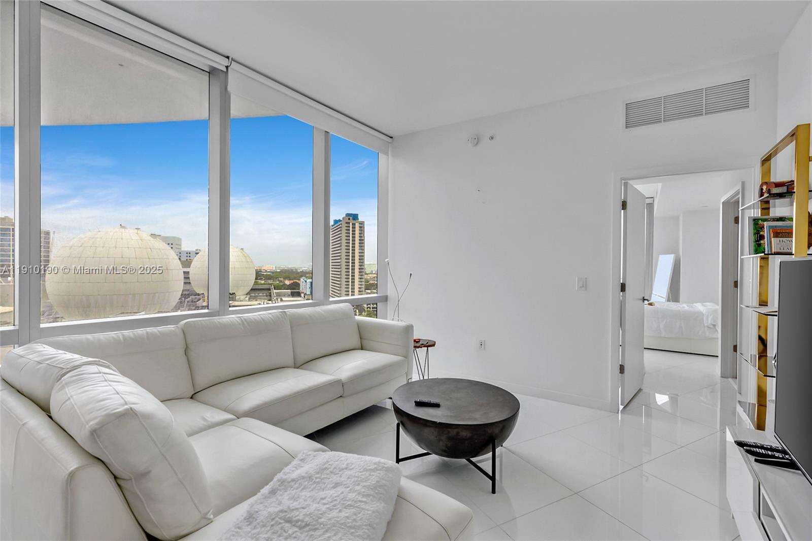 Paramount Miami Worldcenter at 851 1 Ave, Miami, FL 33132 - For Sale photo 5