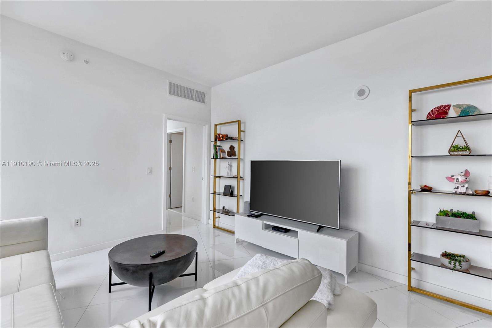 Paramount Miami Worldcenter at 851 1 Ave, Miami, FL 33132 - For Sale photo 8